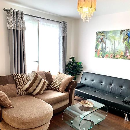 2-Bedrooms Modern Apartment Next To Velodrome, Lounge, Balcony, Parking, Abba Лондон Экстерьер фото