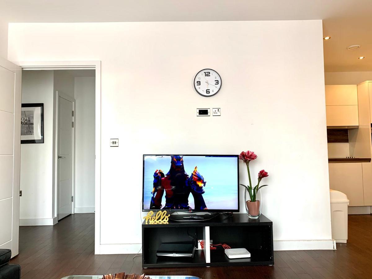 2-Bedrooms Modern Apartment Next To Velodrome, Lounge, Balcony, Parking, Abba Лондон Экстерьер фото