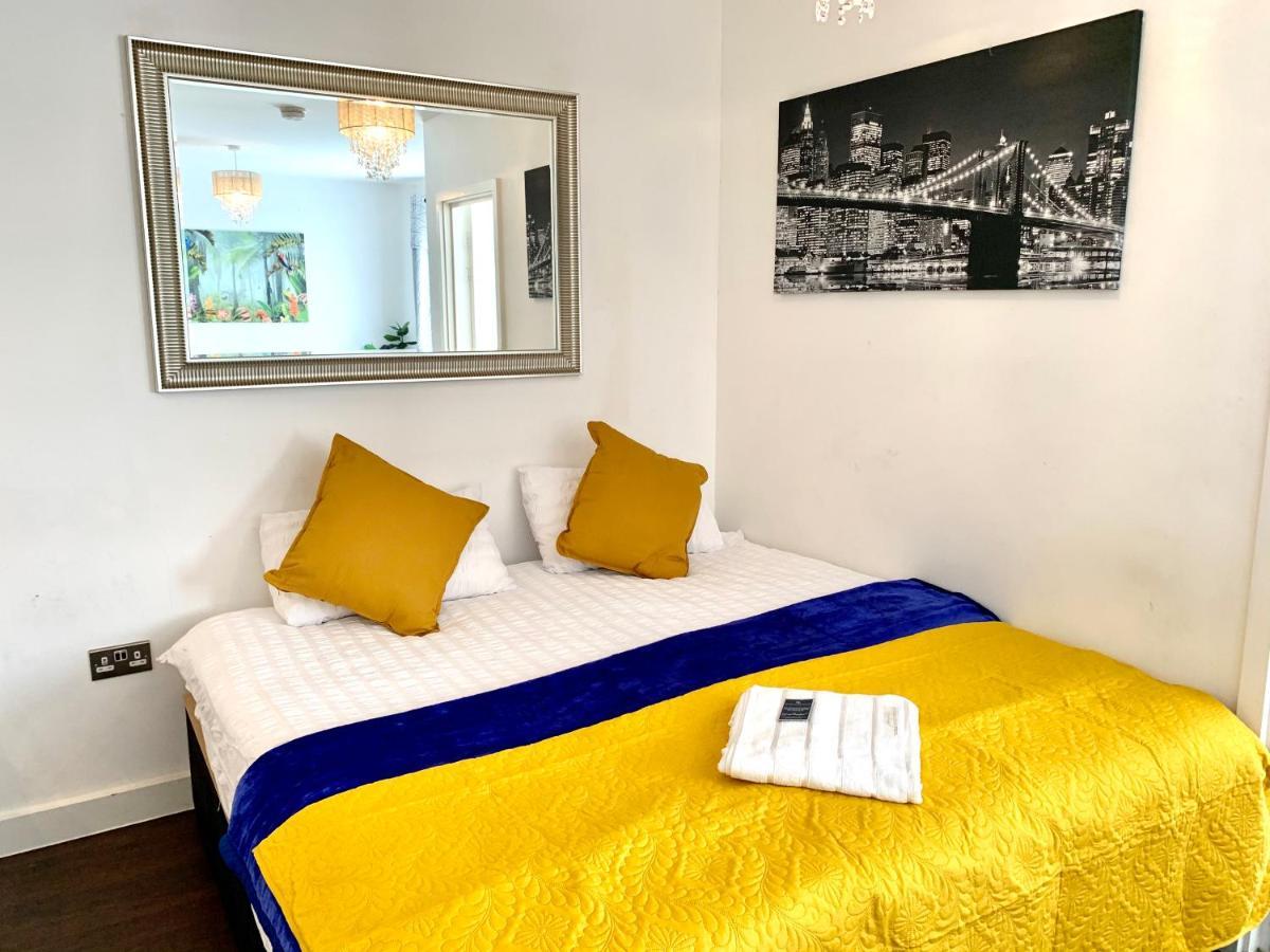 2-Bedrooms Modern Apartment Next To Velodrome, Lounge, Balcony, Parking, Abba Лондон Экстерьер фото