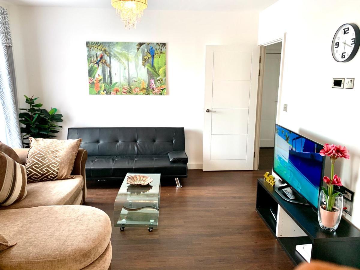 2-Bedrooms Modern Apartment Next To Velodrome, Lounge, Balcony, Parking, Abba Лондон Экстерьер фото