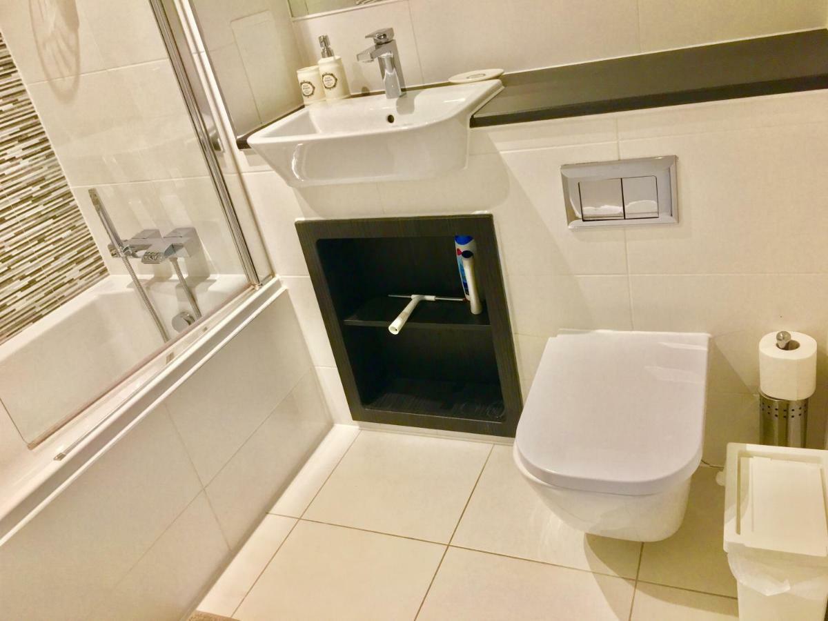2-Bedrooms Modern Apartment Next To Velodrome, Lounge, Balcony, Parking, Abba Лондон Экстерьер фото