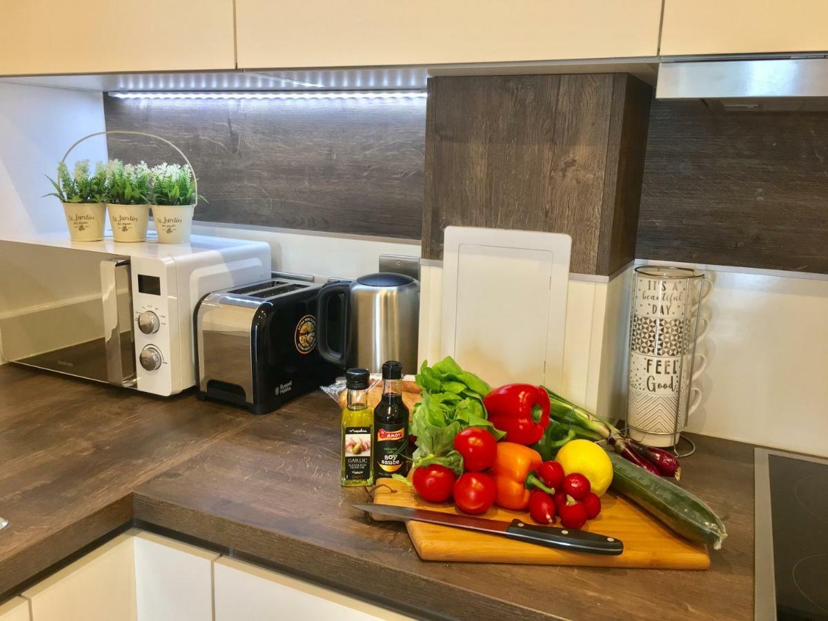 2-Bedrooms Modern Apartment Next To Velodrome, Lounge, Balcony, Parking, Abba Лондон Экстерьер фото